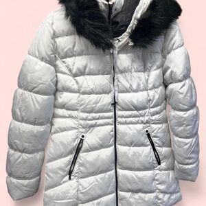 CELSIUS PREMIUM White puffer coat with black fur trim SIZE LARGE - Style: PK555